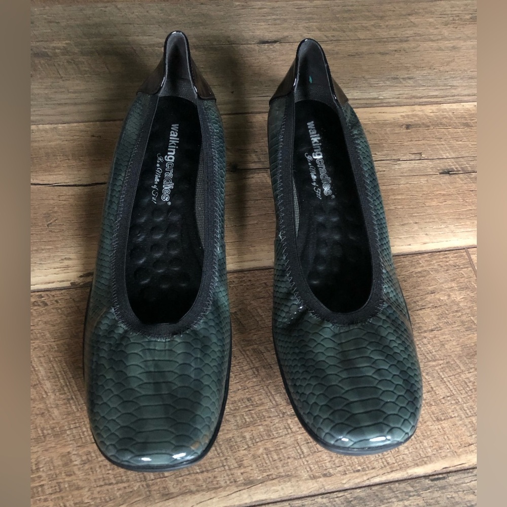 Walking Cradles Alias Snake Print Ballet Flats Size 12N